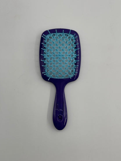 Detangling brush